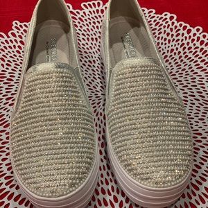 Skecher Street rhinestone/pearl Women’s shoe 8.5